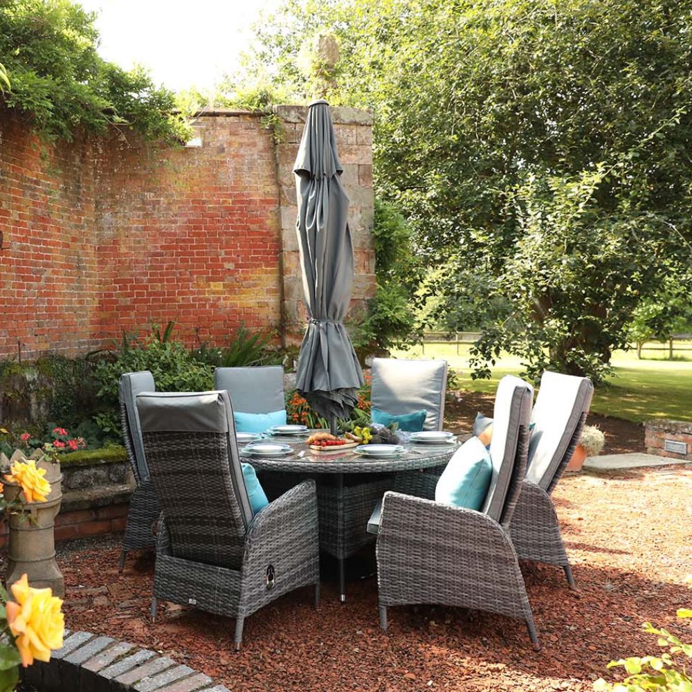 garden table and 6 reclining chairs